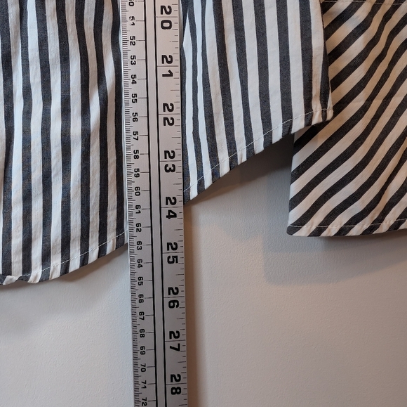 Banana Republic Black & White Striped Button Down Tailored Fit Flare Wrist Sz 6 - Picture 8 of 8